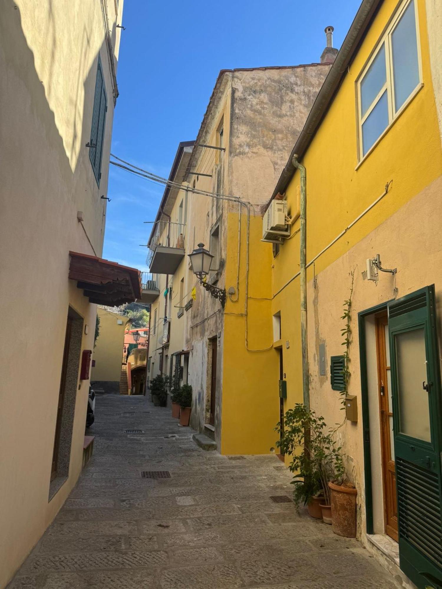 Appartamento La Casa Di Chiara Porto Azzurro Exterior photo